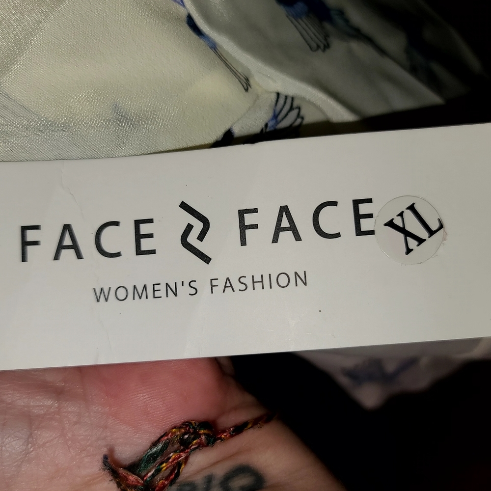 Face2Face NWT beautiful cream & blue Butterfly & bird button down - Picture 7 of 9